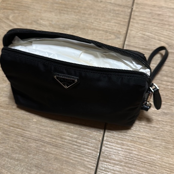 Prada cosmetic pouch new - Picture 14 of 17
